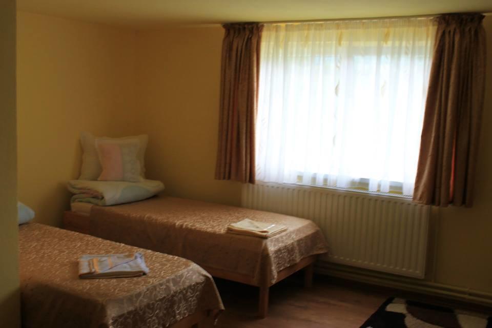 Ersa Panzio Hotel Bisericani  Стая снимка