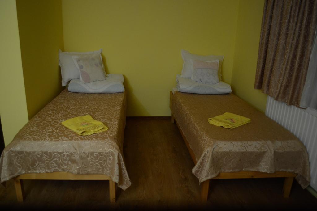 Ersa Panzio Hotel Bisericani  Стая снимка